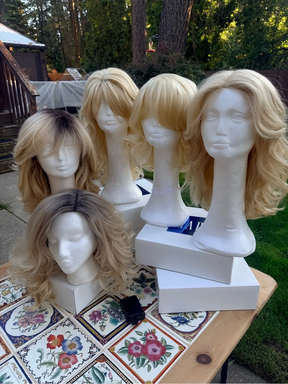 New & Used Blonde Layered Women's Wig - Natural Blonde - Picture 1 of 10